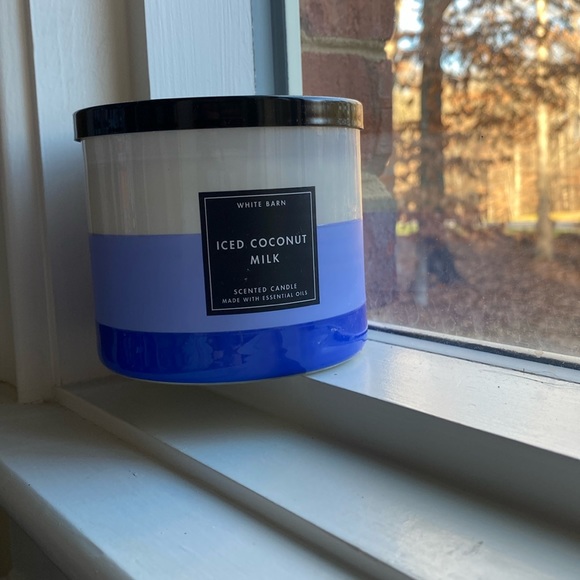 Bath & Body Works Accents Bath Body Works White Barn Iced Coconut